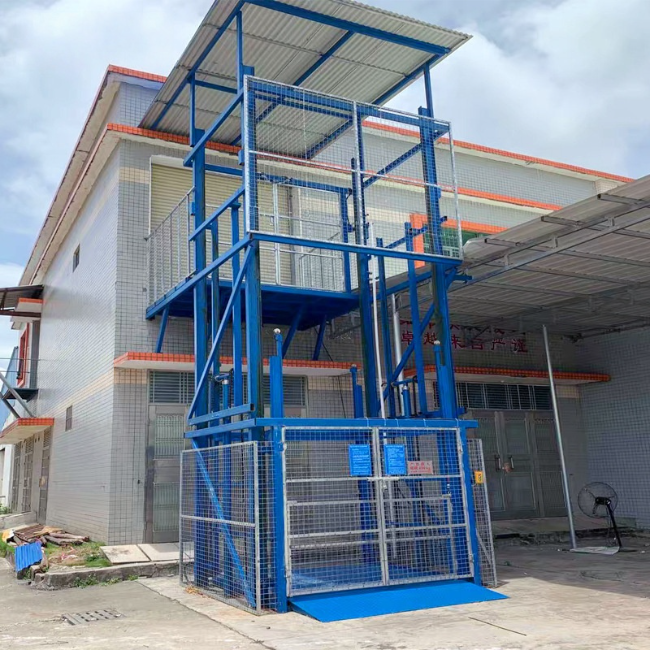 琼中建材厂室外升降货梯安装